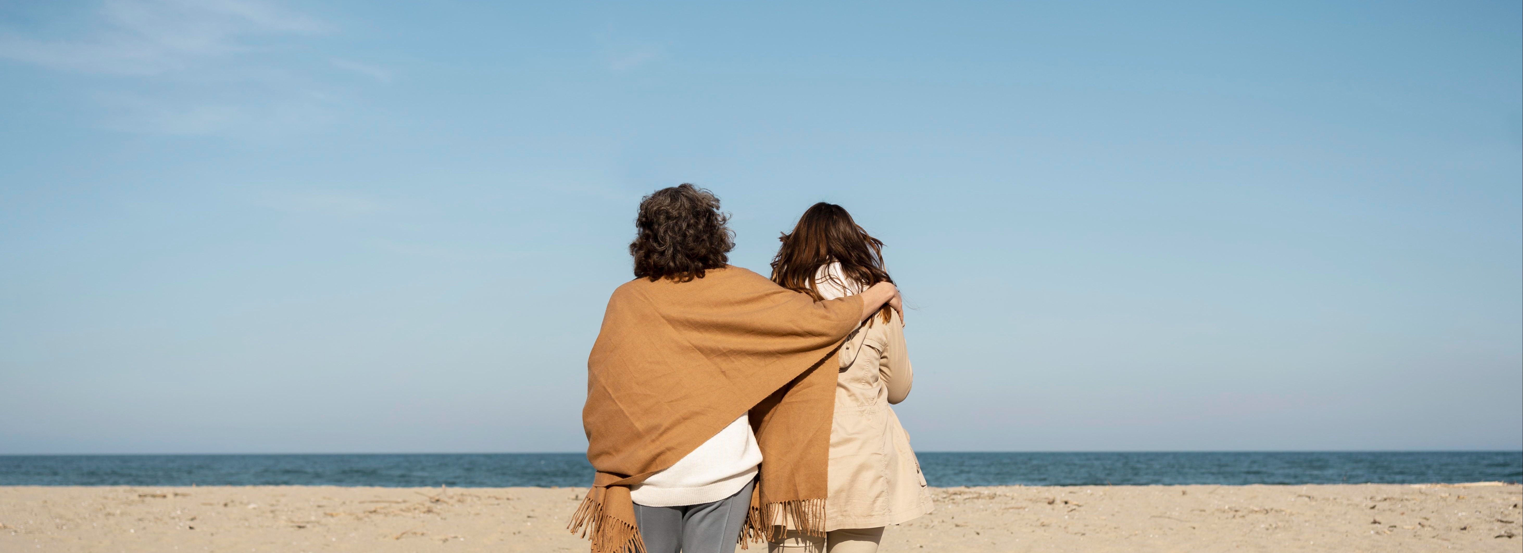 Mutter und Tochter am Strand – Epigenetik und Lebensstil